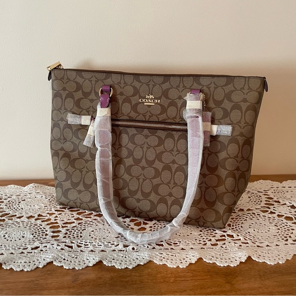 Coach Purse - Picture 3 of 9